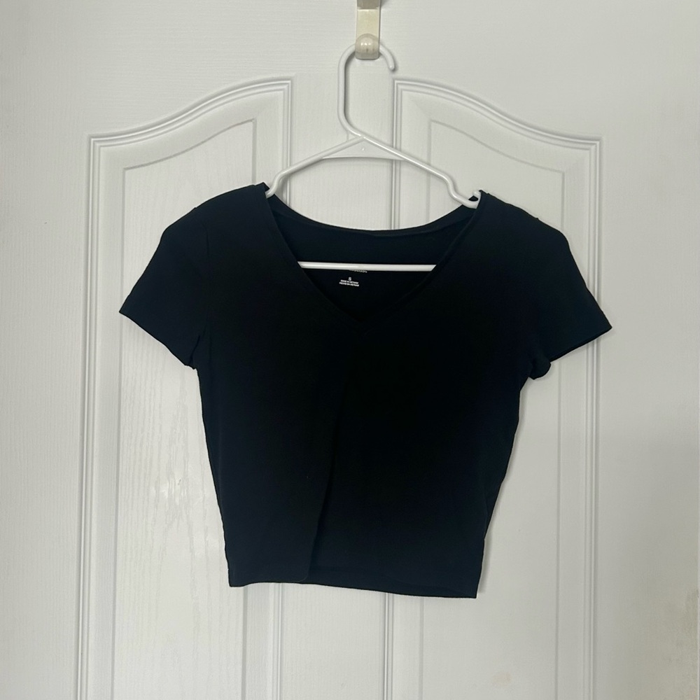 SHEIN Classic Black V-Neck Crop Top